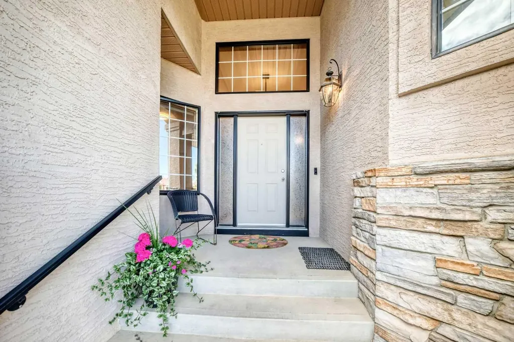60 Hamptons Terrace NW Calgary AB T3A 5X5