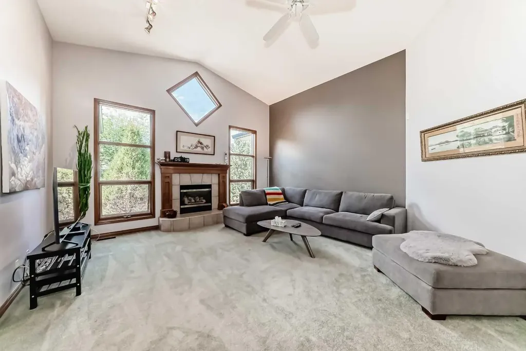 60 Hamptons Terrace NW Calgary AB T3A 5X5
