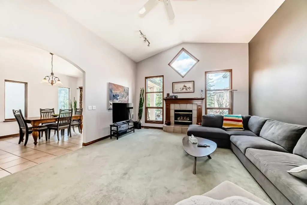 60 Hamptons Terrace NW Calgary AB T3A 5X5