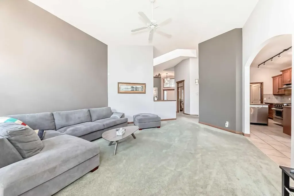 60 Hamptons Terrace NW Calgary AB T3A 5X5