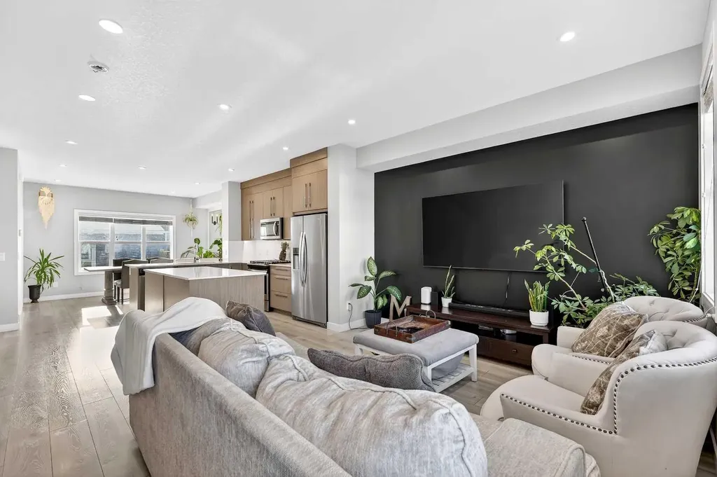 472 West Lakeview Drive Chestermere AB T1X 2A4