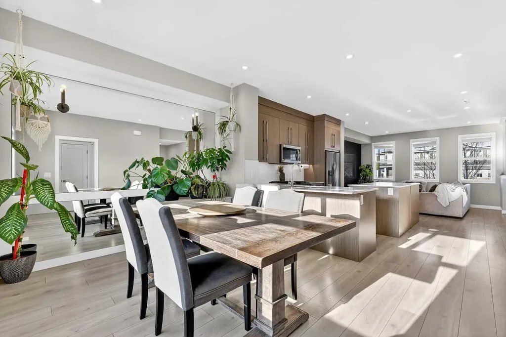 472 West Lakeview Drive Chestermere AB T1X 2A4