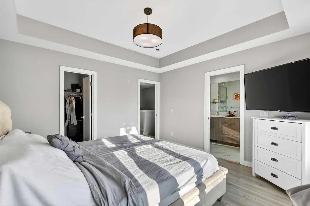 472 West Lakeview Drive Chestermere AB T1X 2A4