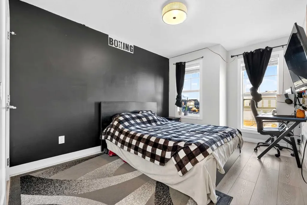 472 West Lakeview Drive Chestermere AB T1X 2A4