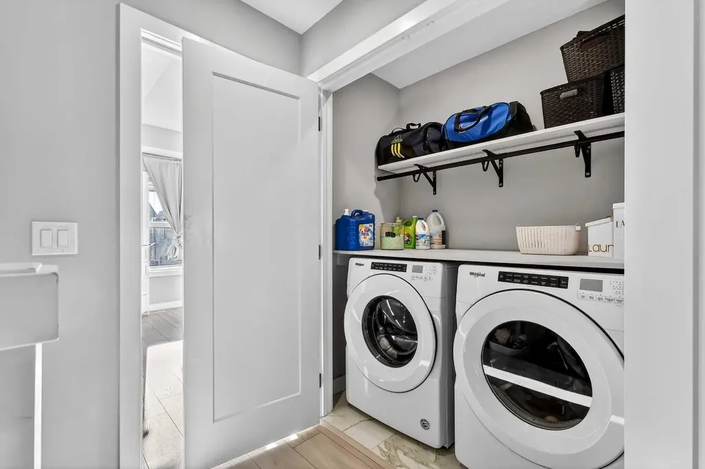 472 West Lakeview Drive Chestermere AB T1X 2A4