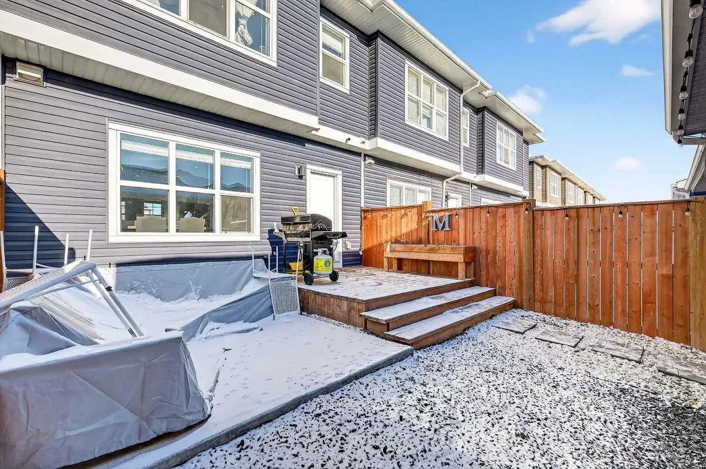 472 West Lakeview Drive Chestermere AB T1X 2A4