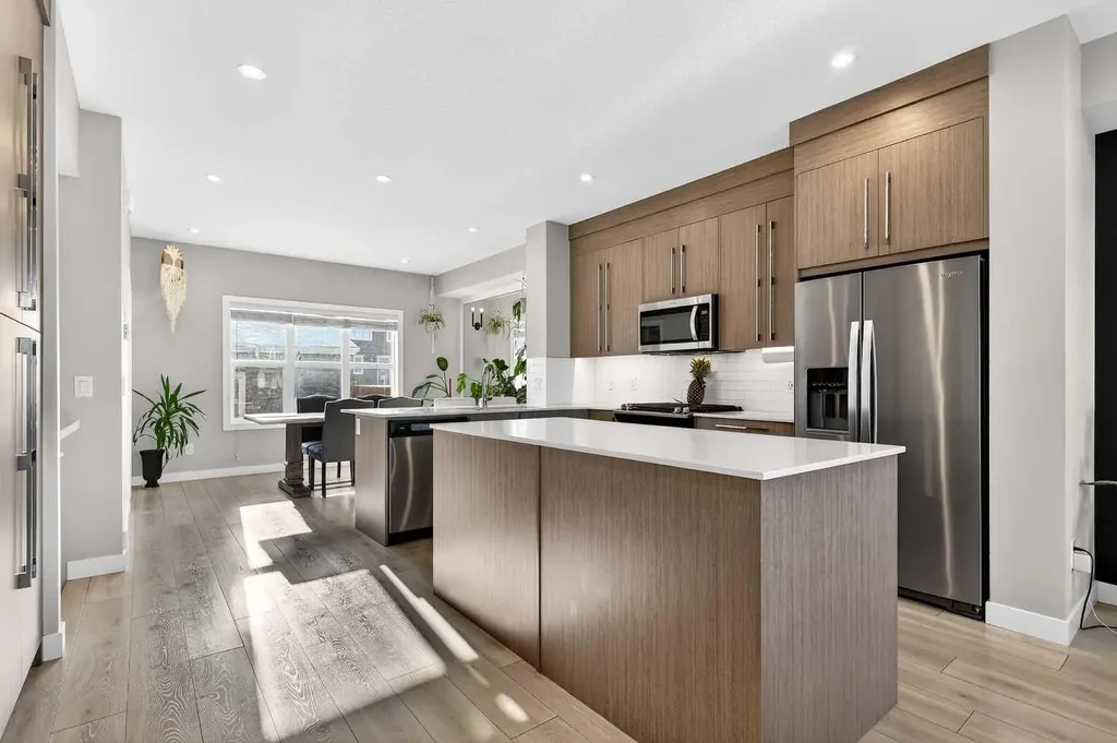 472 West Lakeview Drive Chestermere AB T1X 2A4