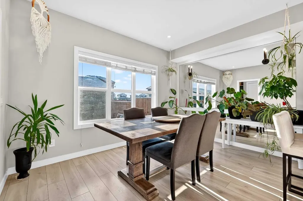 472 West Lakeview Drive Chestermere AB T1X 2A4