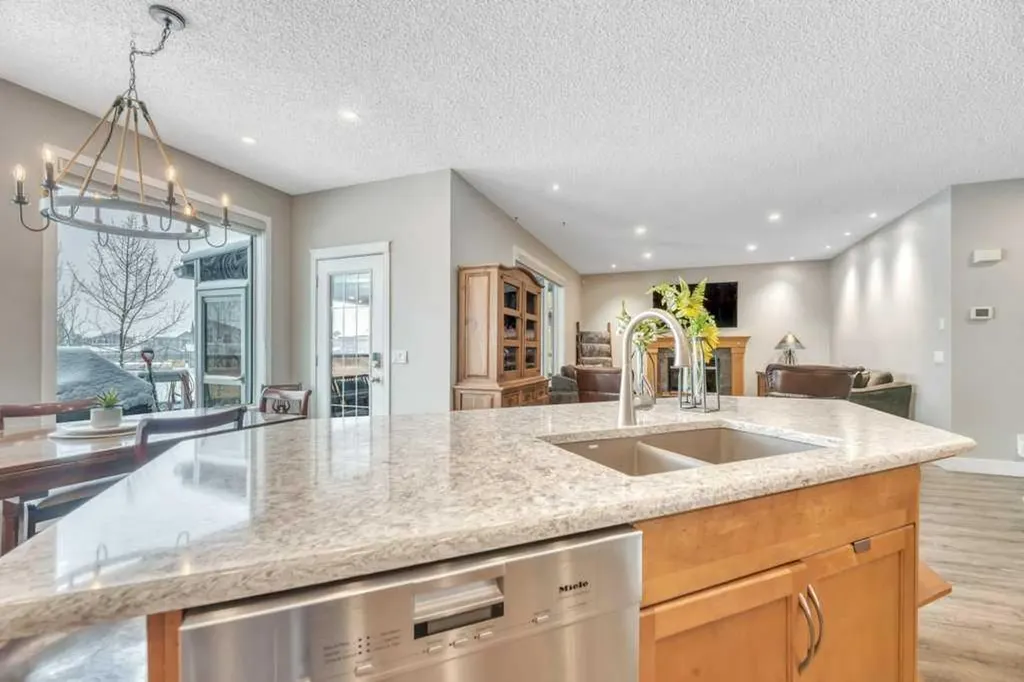 392 Rainbow Falls Way Chestermere AB T1X 1S6