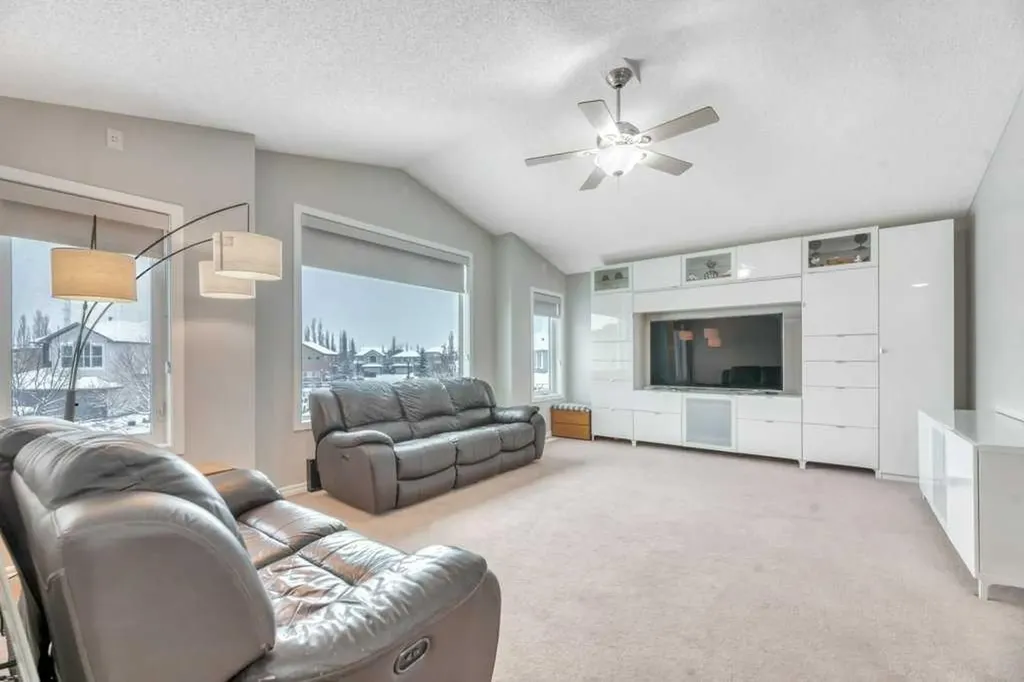 392 Rainbow Falls Way Chestermere AB T1X 1S6