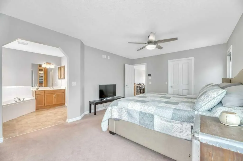 392 Rainbow Falls Way Chestermere AB T1X 1S6