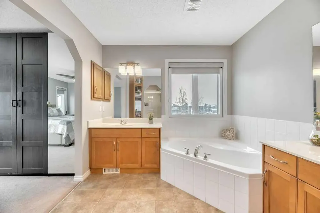 392 Rainbow Falls Way Chestermere AB T1X 1S6