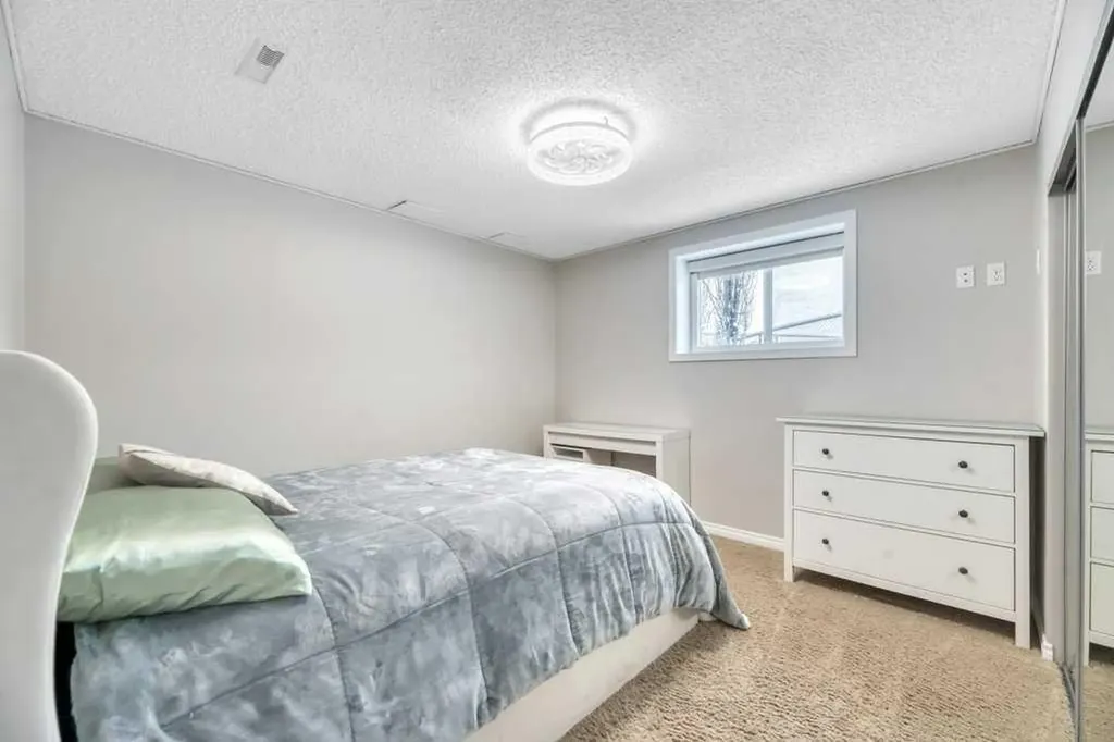 392 Rainbow Falls Way Chestermere AB T1X 1S6