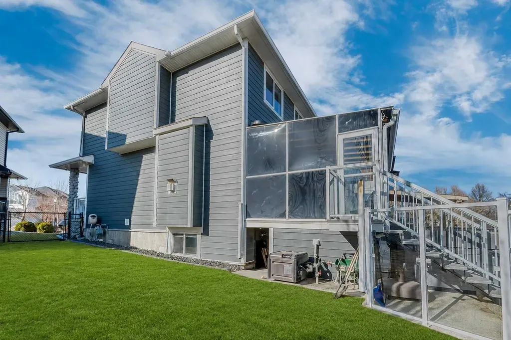 392 Rainbow Falls Way Chestermere AB T1X 1S6