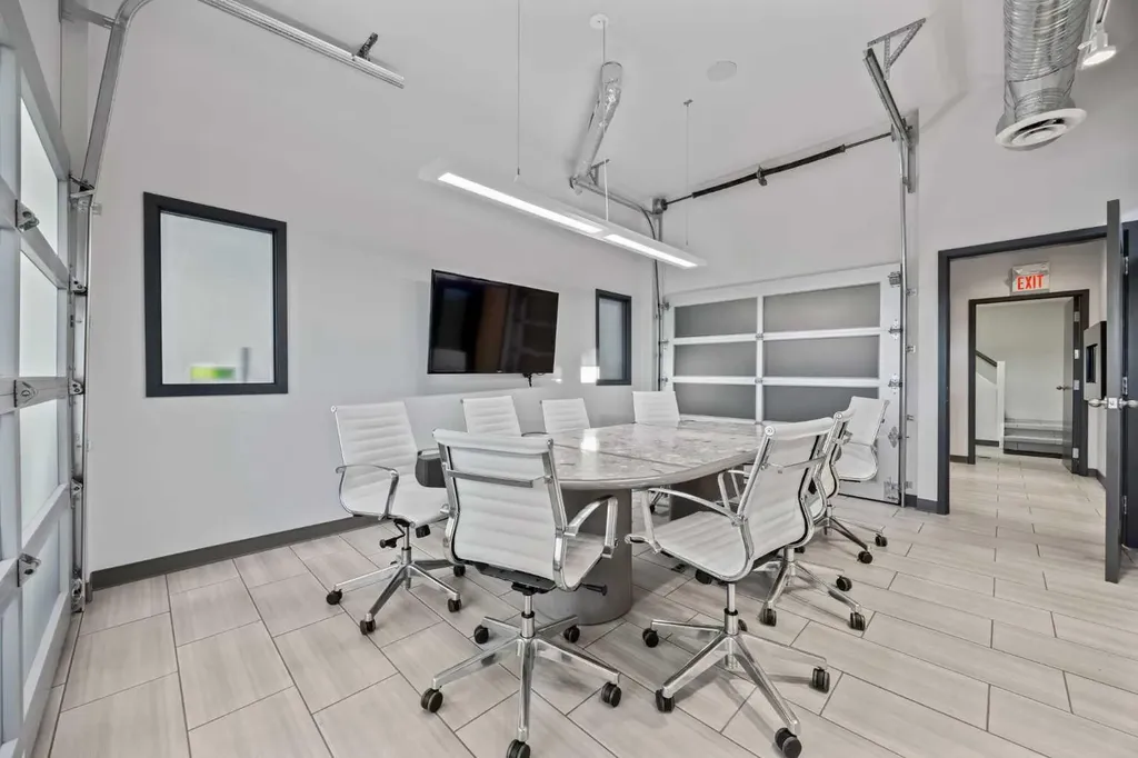 1742 10 Avenue SW Calgary AB T3C0J8