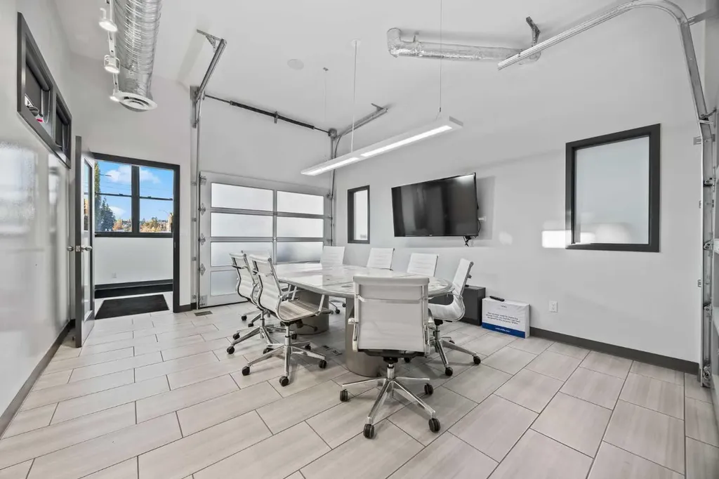 1742 10 Avenue SW Calgary AB T3C0J8