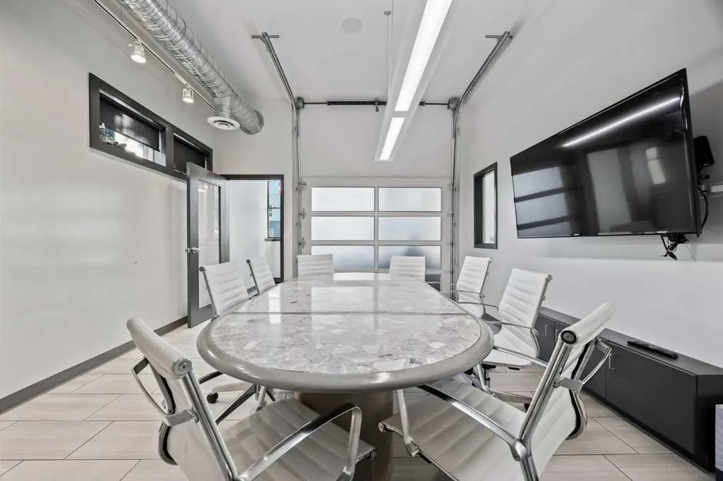 1742 10 Avenue SW Calgary AB T3C0J8