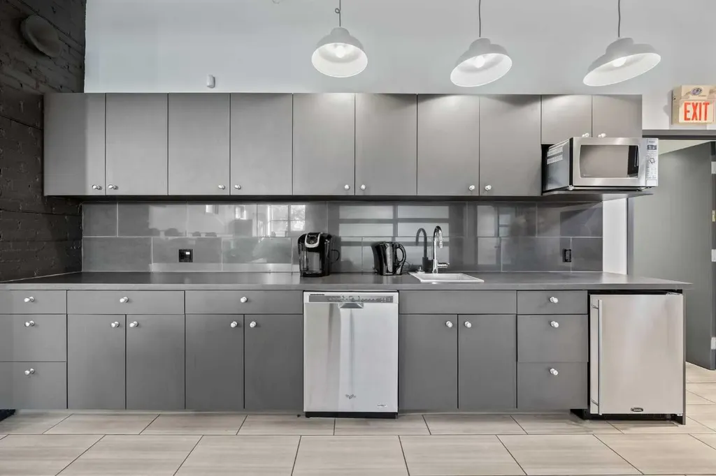 1742 10 Avenue SW Calgary AB T3C0J8
