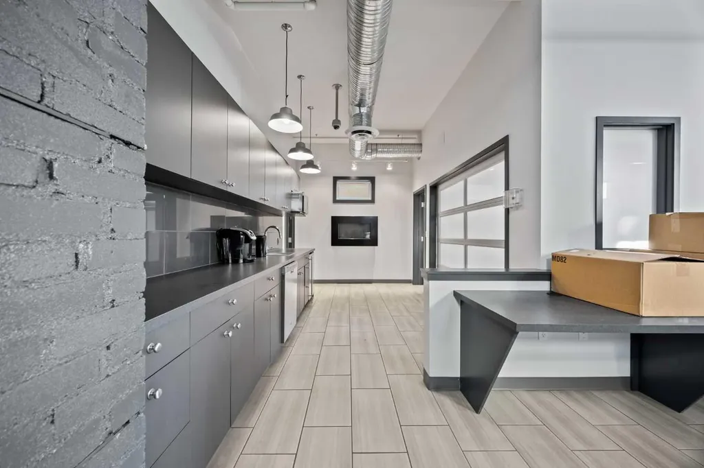 1742 10 Avenue SW Calgary AB T3C0J8