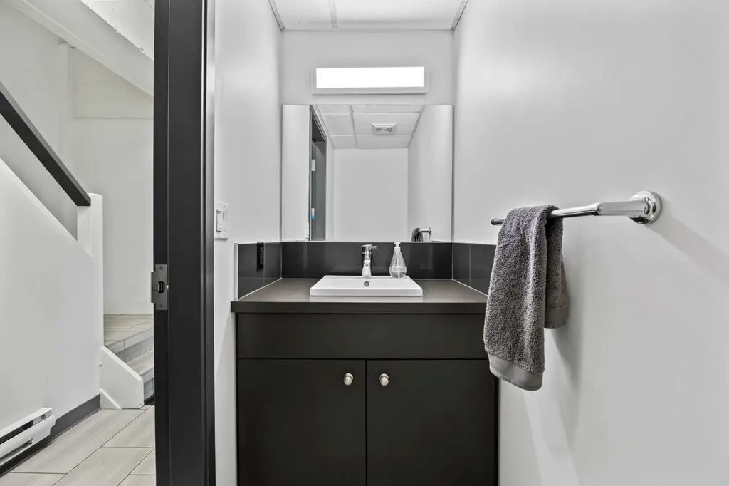 1742 10 Avenue SW Calgary AB T3C0J8