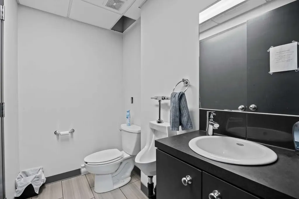 1742 10 Avenue SW Calgary AB T3C0J8