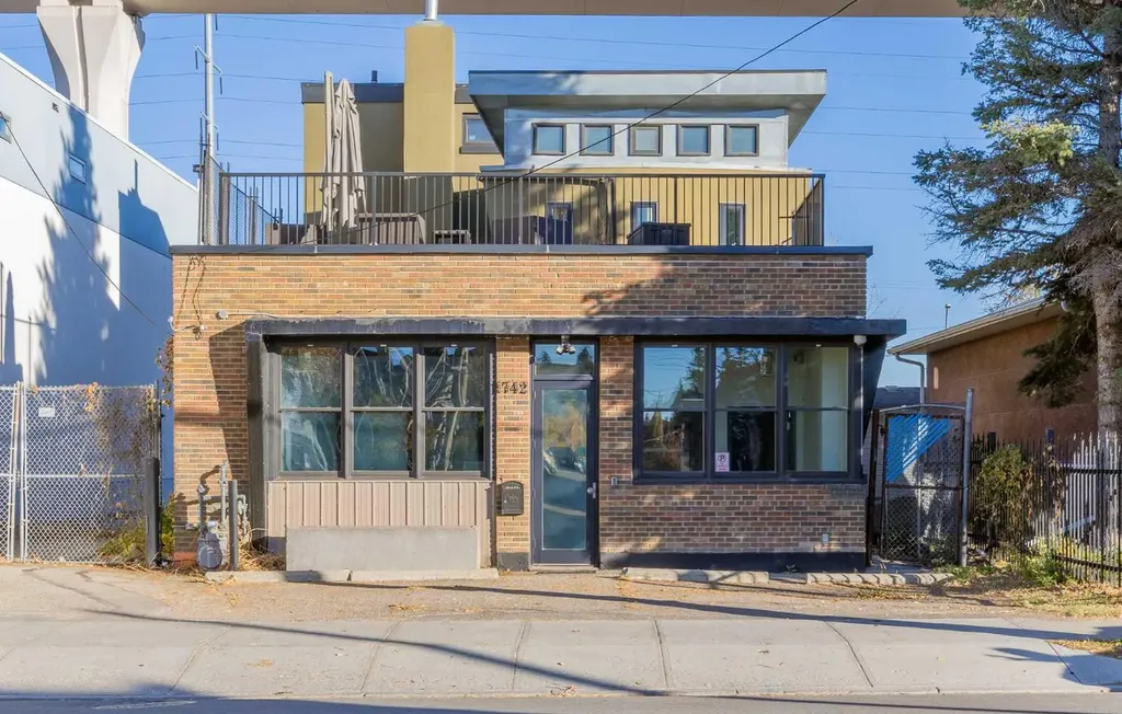 1742 10 Avenue SW Calgary AB T3C0J8