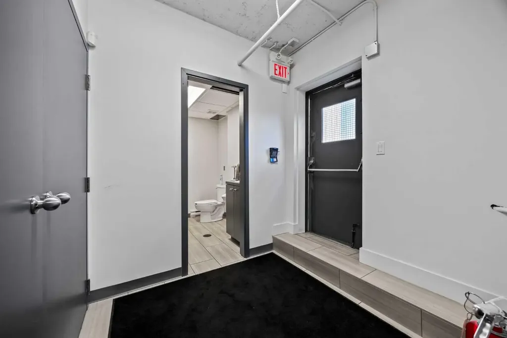 1742 10 Avenue SW Calgary AB T3C0J8