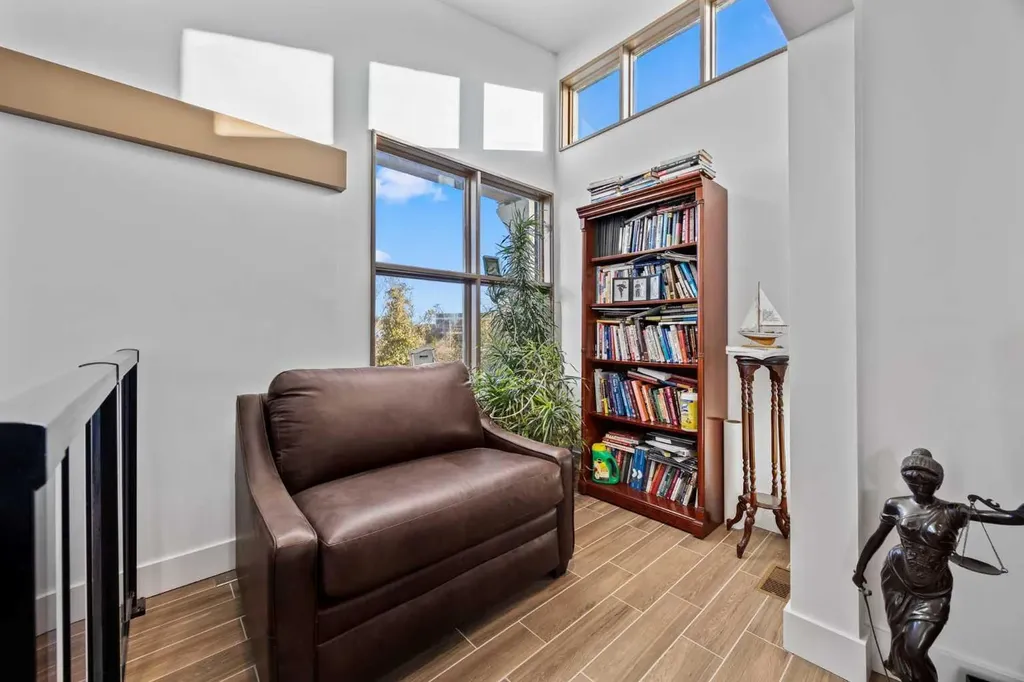 1742 10 Avenue SW Calgary AB T3C0J8