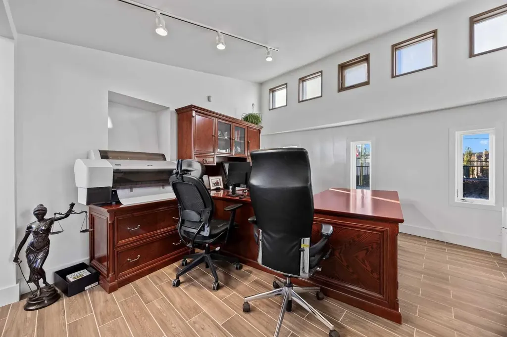 1742 10 Avenue SW Calgary AB T3C0J8