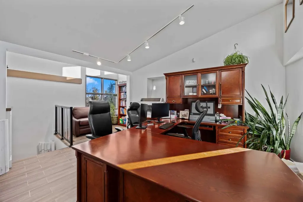 1742 10 Avenue SW Calgary AB T3C0J8