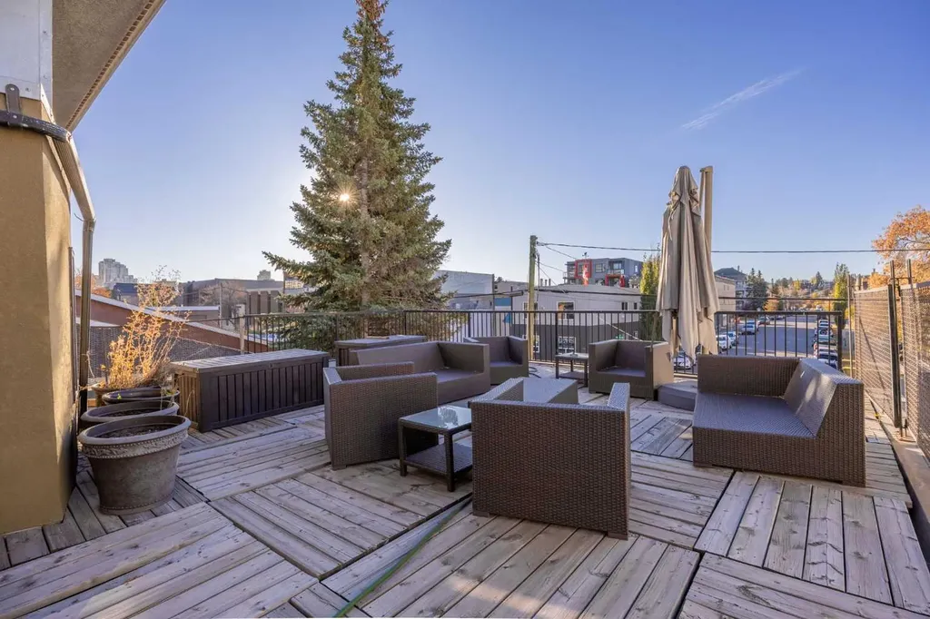 1742 10 Avenue SW Calgary AB T3C0J8