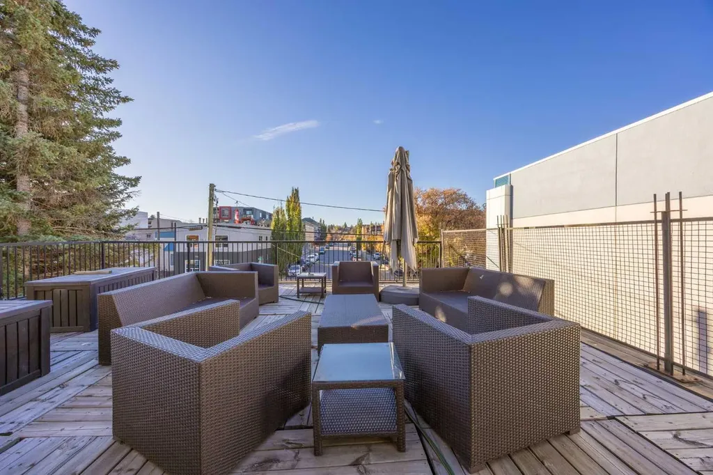 1742 10 Avenue SW Calgary AB T3C0J8