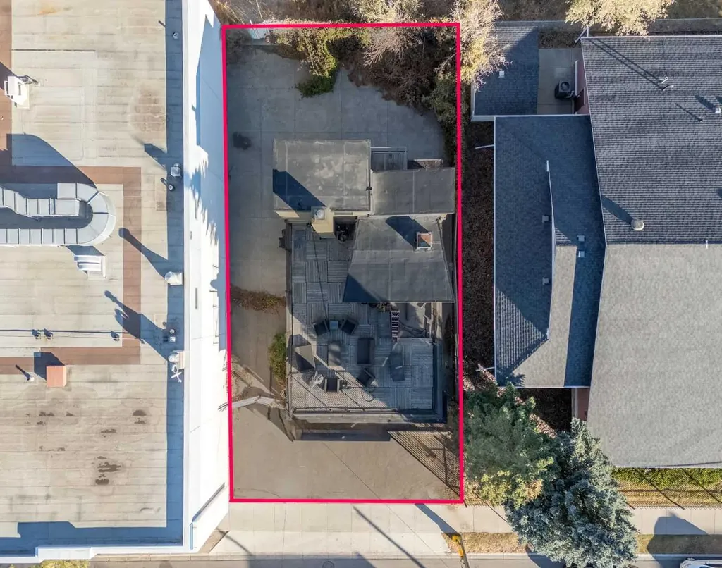 1742 10 Avenue SW Calgary AB T3C0J8