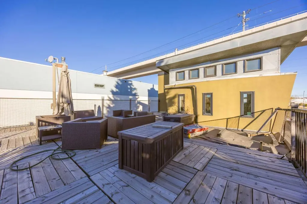 1742 10 Avenue SW Calgary AB T3C0J8