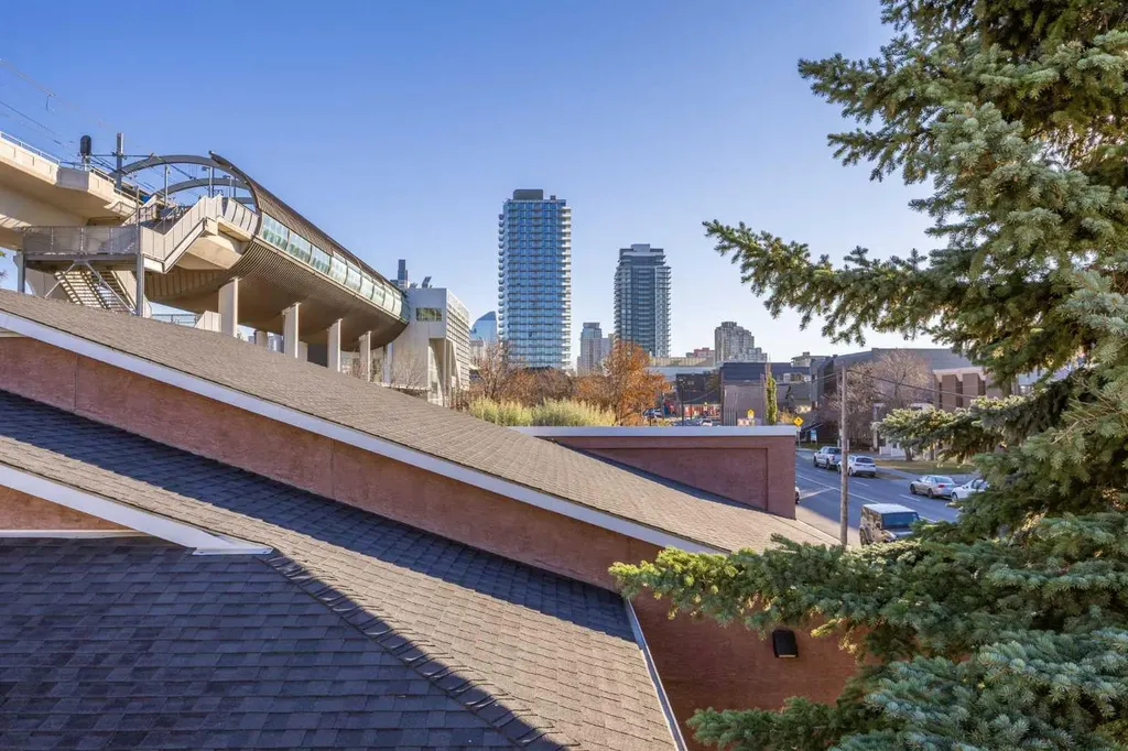 1742 10 Avenue SW Calgary AB T3C0J8