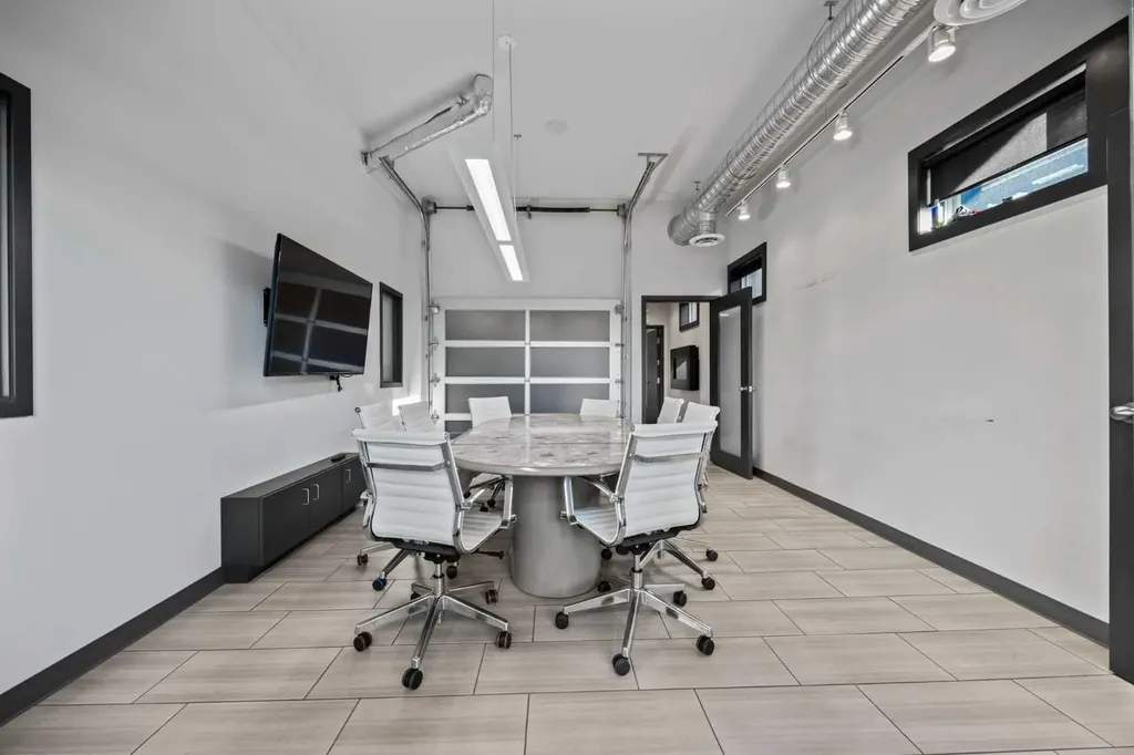 1742 10 Avenue SW Calgary AB T3C0J8