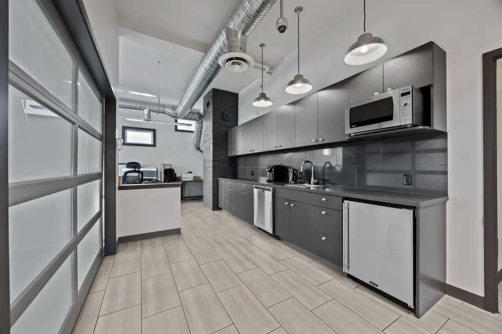 1742 10 Avenue SW Calgary AB T3C0J8