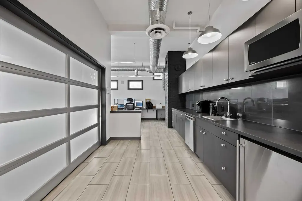 1742 10 Avenue SW Calgary AB T3C0J8