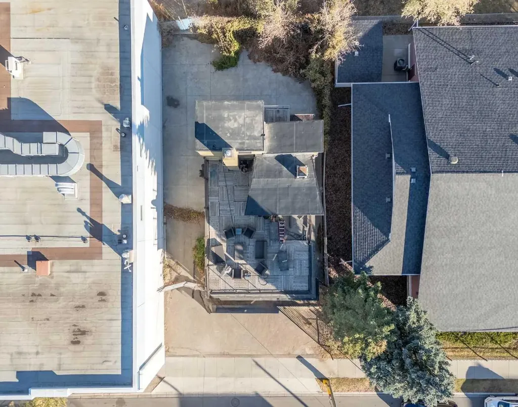 1742 10 Avenue SW Calgary AB T3C0J8
