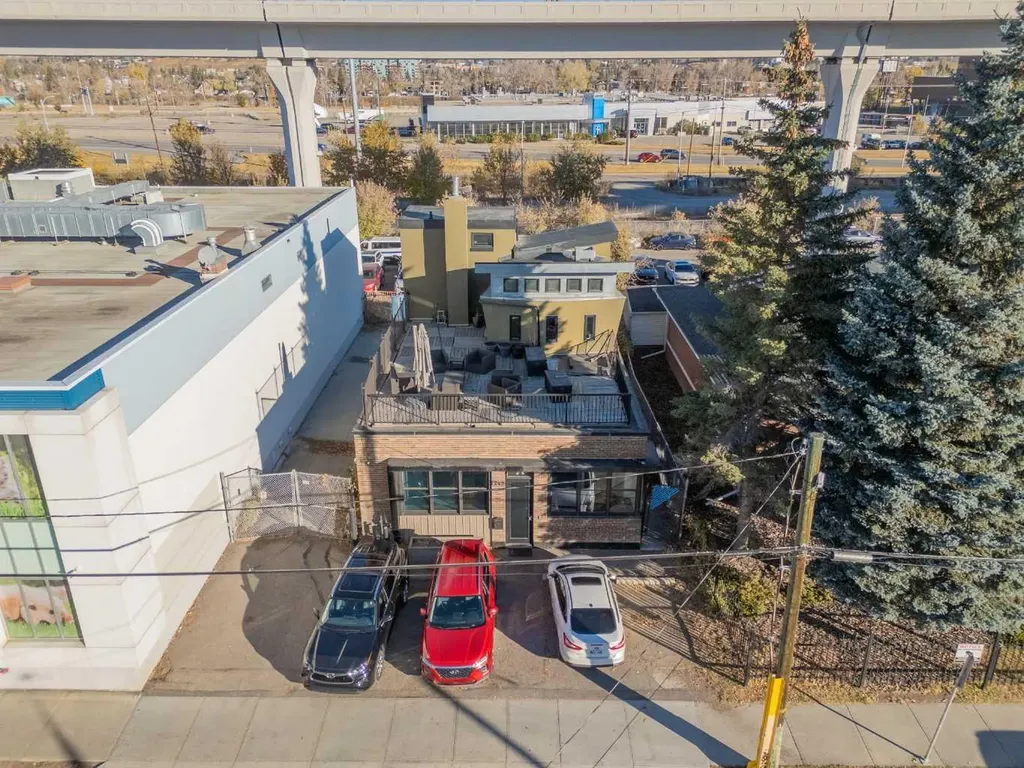 1742 10 Avenue SW Calgary AB T3C0J8