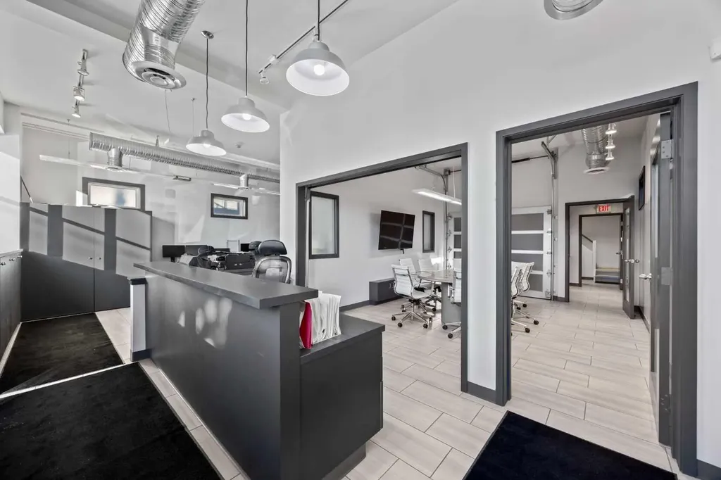 1742 10 Avenue SW Calgary AB T3C0J8