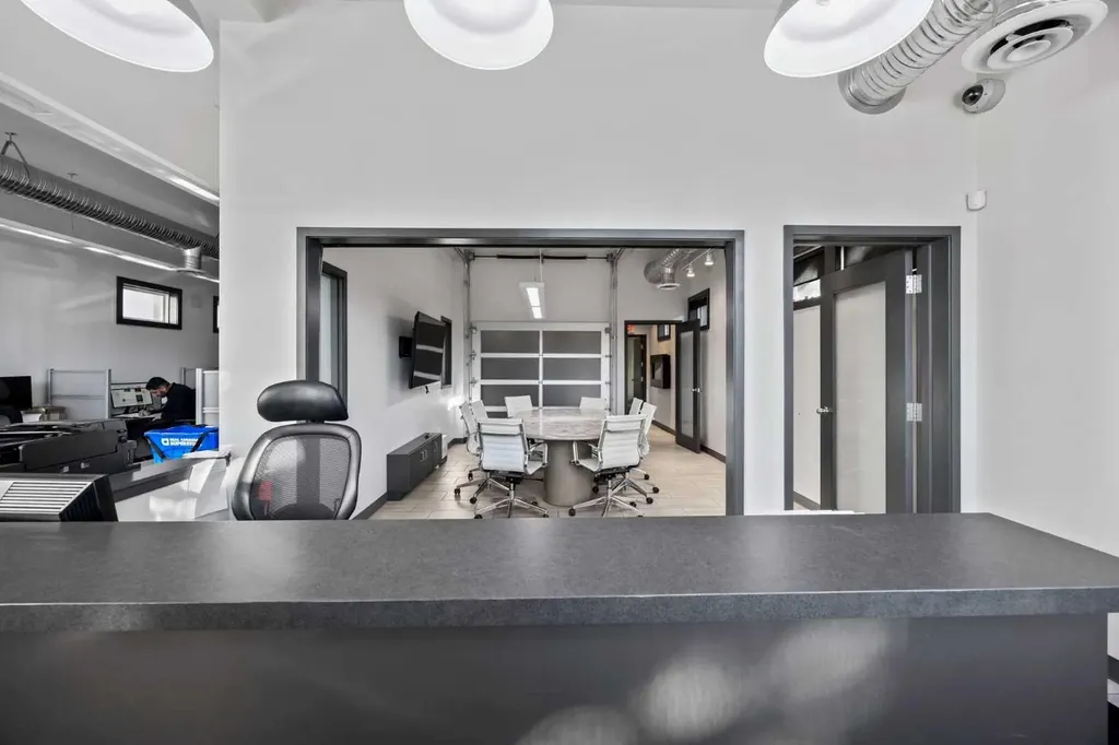 1742 10 Avenue SW Calgary AB T3C0J8