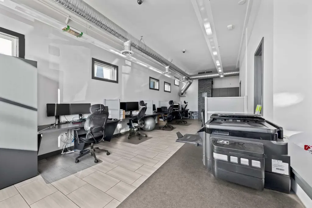 1742 10 Avenue SW Calgary AB T3C0J8