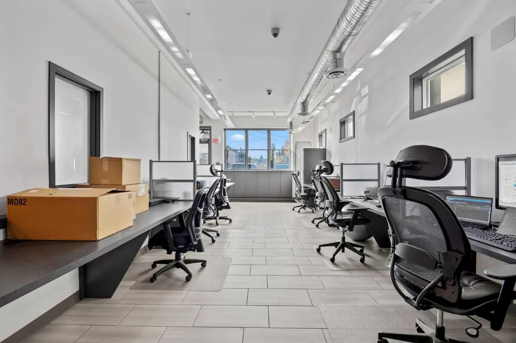 1742 10 Avenue SW Calgary AB T3C0J8