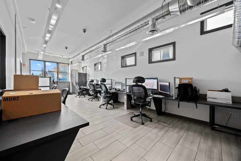 1742 10 Avenue SW Calgary AB T3C0J8