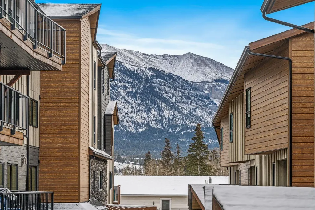 810 7th Street Canmore AB T1W 0N4