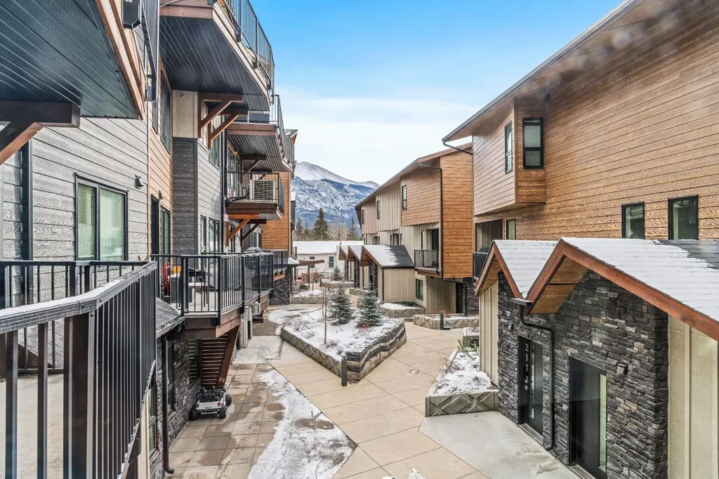 810 7th Street Canmore AB T1W 0N4