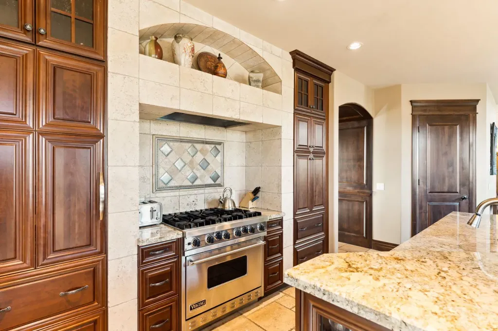 2248 9 Avenue SE Calgary AB T2G 5P7