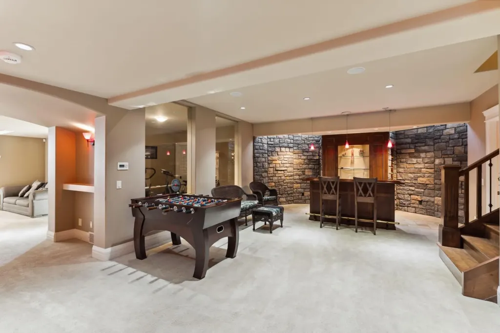 2248 9 Avenue SE Calgary AB T2G 5P7