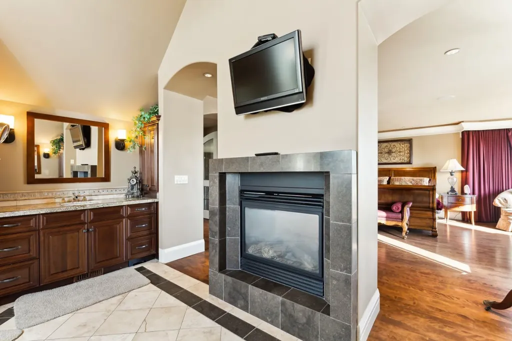 2248 9 Avenue SE Calgary AB T2G 5P7